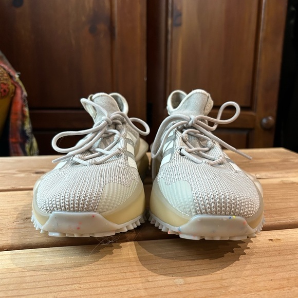 Adidas Women's Beige Sneakers - Picture 3 of 10